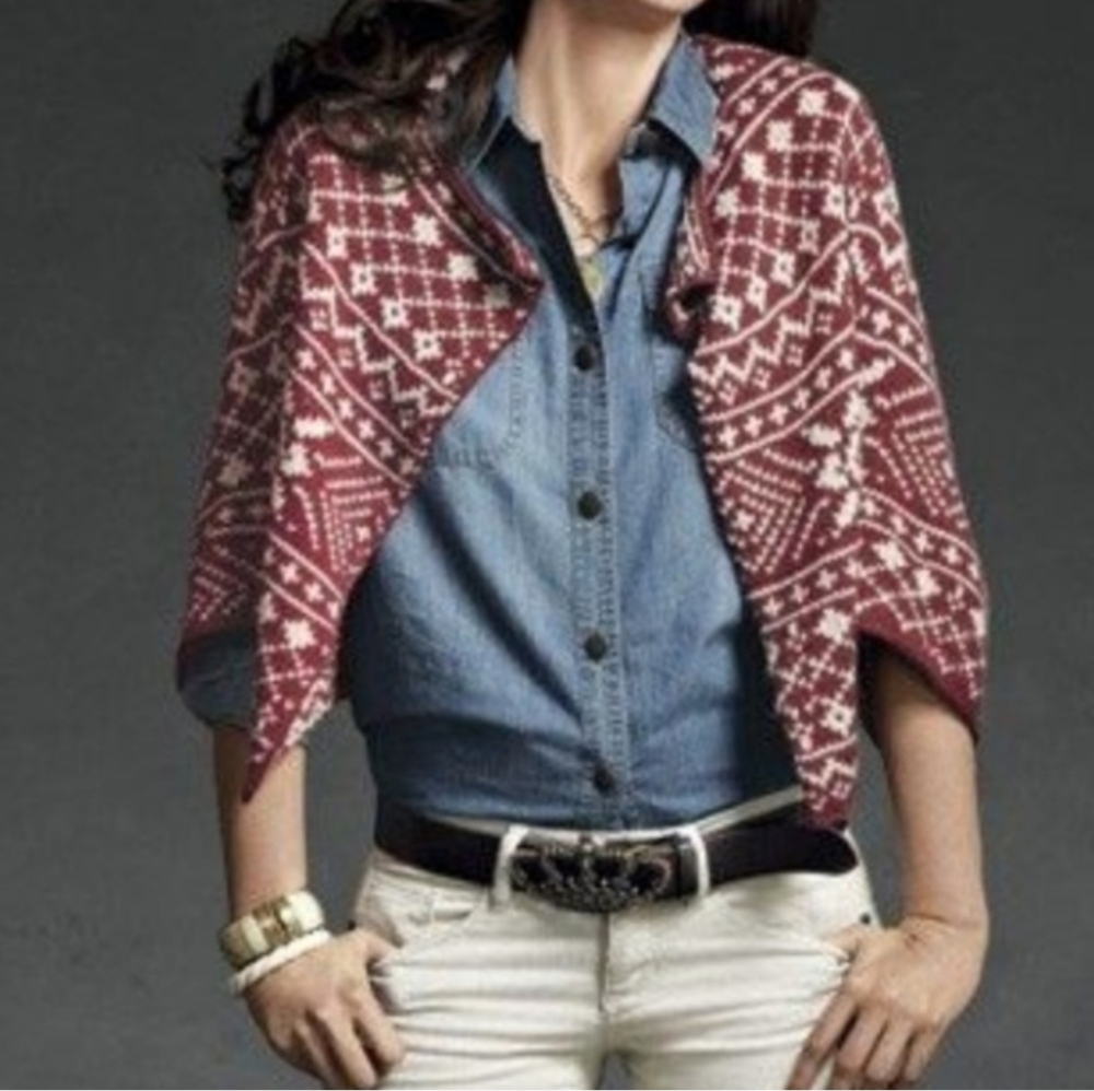 🌈 CAbi Red and White Patterned Fair Isle Shrug